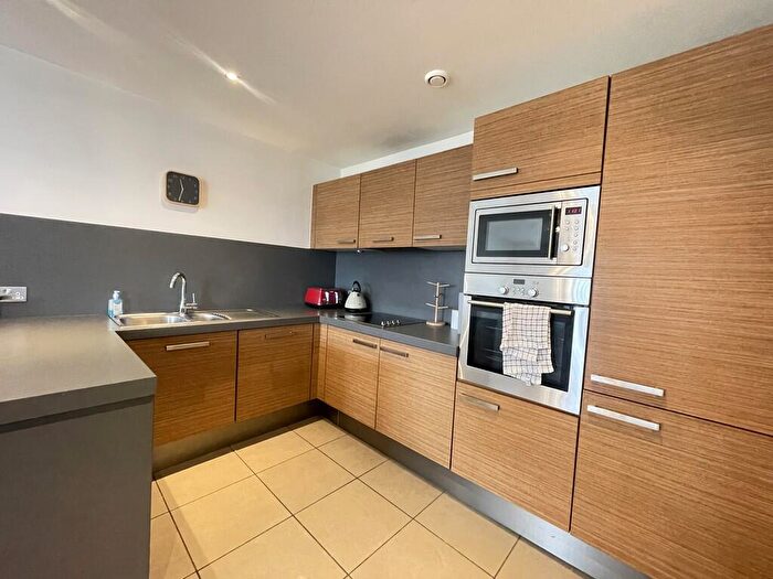 2 Bedroom Apartment To Rent In Vallea Court, Redbank, M4