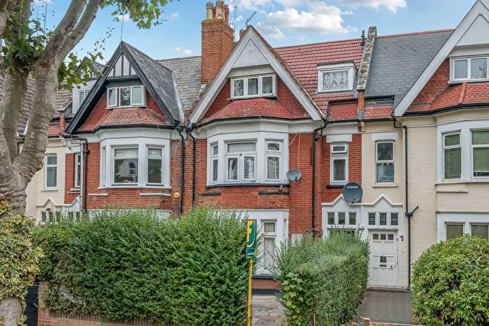 3 Bedroom Flat To Rent In Willesden Green, Willesden Green, London, NW2