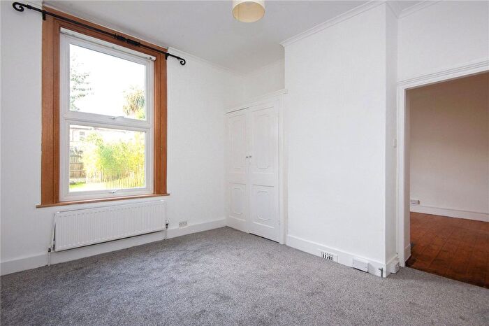 2 Bedroom Flat For Sale In Markhouse Road, Walthamstow, London, E17