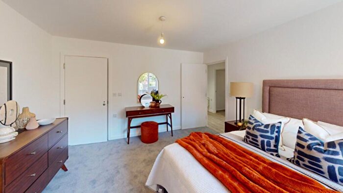 2 Bedroom Apartment To Rent In Queensway, Southampton, Hampshire, SO14