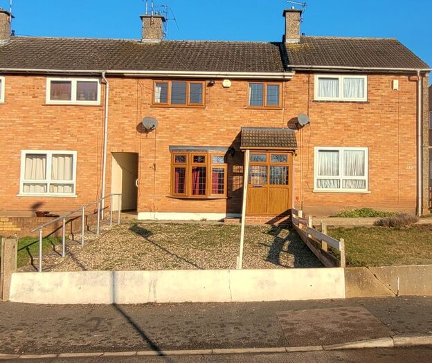 3 Bedroom Town House To Rent In Featherstone Drive, Leicester, LE2