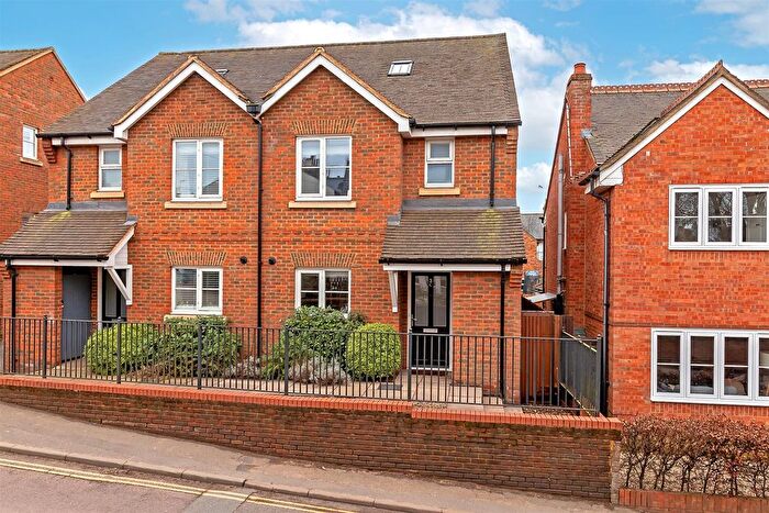 3 Bedroom Semi Detached House For Sale In Folly Lane, St. Albans, AL3