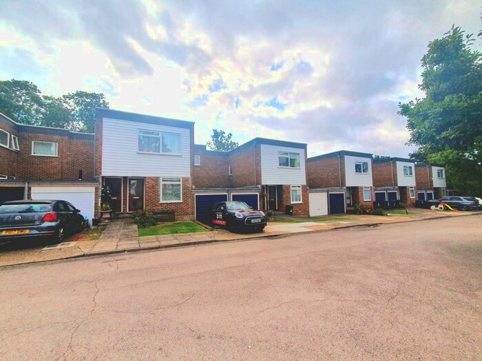 2 Bedroom Maisonette To Rent In Maplin Close, London, N21