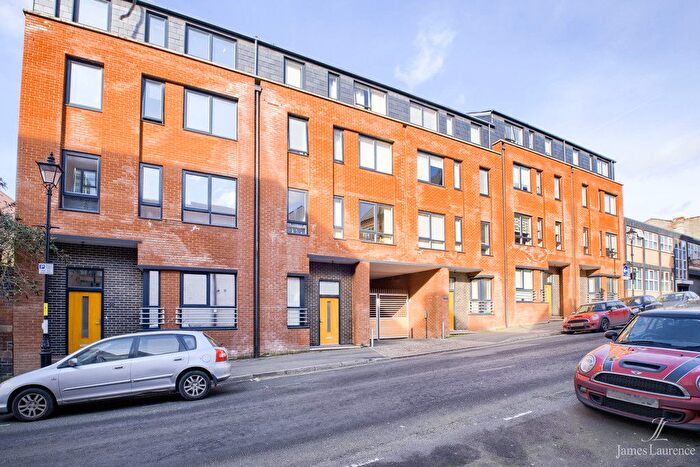 4 Bedroom Town House To Rent In Elizabeth Place, Tenby Street North, Jewellery Quarter, B1