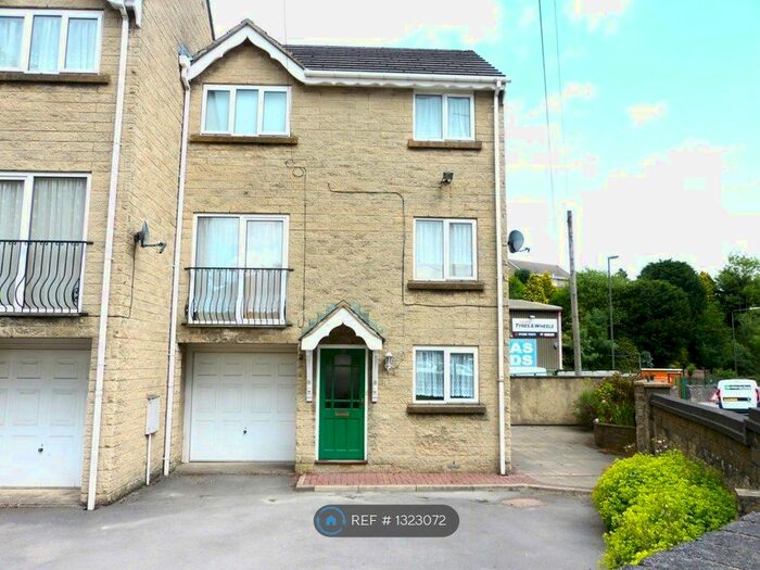3 Bedroom Semi-Detached House To Rent In Darwin Avenue, Buxton, SK17