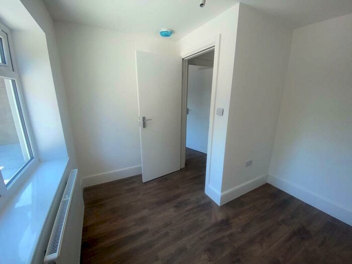 2 Bedroom Apartment To Rent In Woodberry Grove, Manor House, N4
