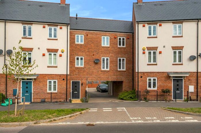 2 Bedroom Apartment To Rent In William Heelas Way, Wokingham, Berkshire, RG40