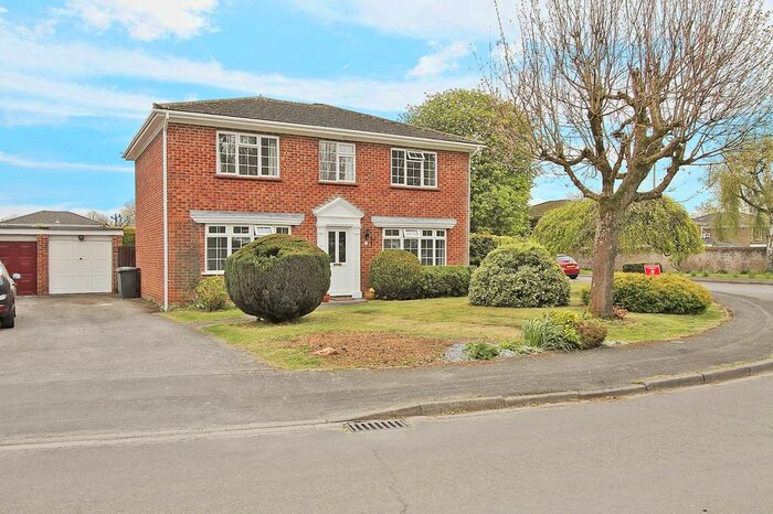 4 Bedroom Detached House To Rent In Barn Lane, Oakley, RG23