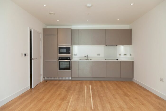 2 Bedroom Flat To Rent In Station Road, London, SE13