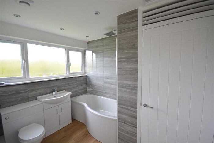 2 Bedroom Apartment To Rent In Balquhain Close, Ashtead, Surrey, KT21