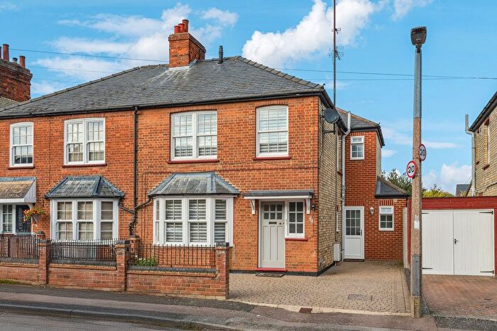 4 Bedroom Semi-detached House For Sale In Balmoral Road, Hitchin, SG5