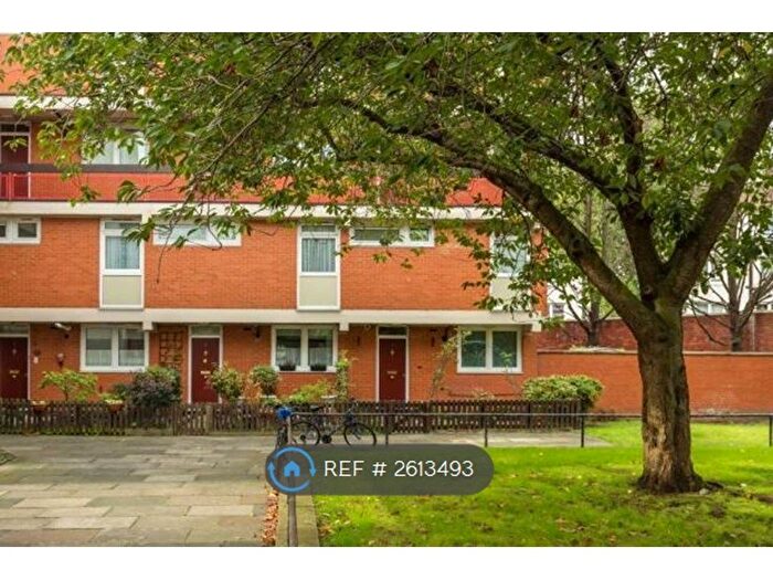 3 Bedroom Flat To Rent In Calgary Court, London, SE16