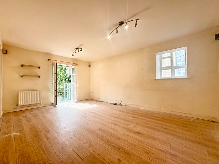 2 Bedroom Flat To Rent In Sandpiper Close, Greenhithe, DA9