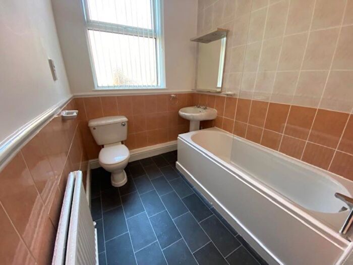 2 Bedroom Flat To Rent In Barlow Moor Road, Didsbury, Manchester, M20