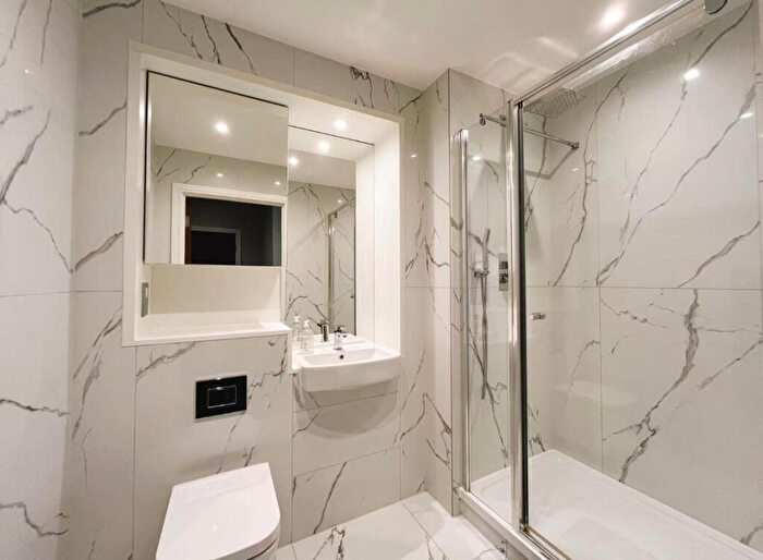 1 Bedroom Apartment To Rent In Avalon Point, E14