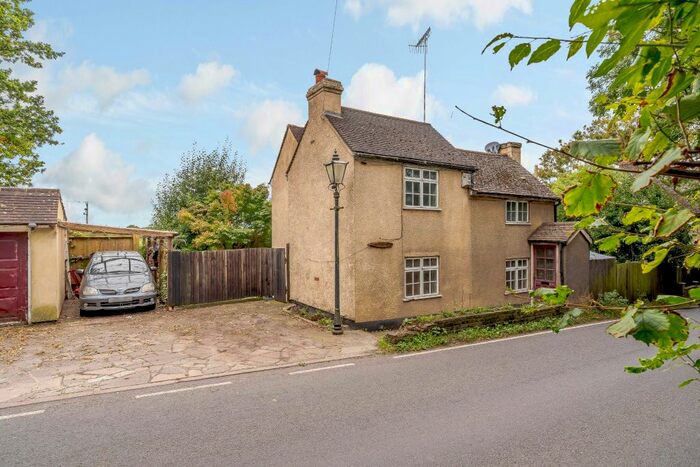 3 Bedroom Detached House For Sale In Harefield Road, Rickmansworth WD3