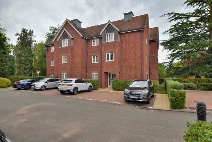 2 Bedroom Ground Flat To Rent In Chantry Court, Felsted, CM6