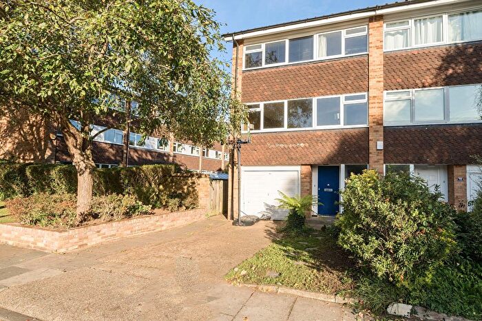 4 Bedroom End Terrace House For Sale In Breamwater Gardens, Richmond, TW10