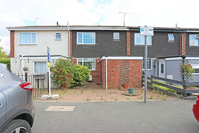 3 Bedroom Terraced House To Rent In Hamilton Drive, Romford, London, RM3