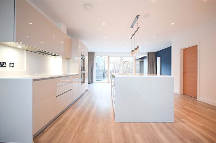 5 Bedroom Terraced House To Rent In Pinnington Close, Trumpington, Cambridge, CB2