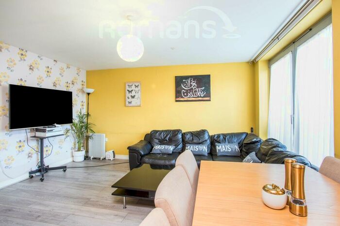 2 Bedroom Flat To Rent In Kelvin Gate, Bracknell, RG12