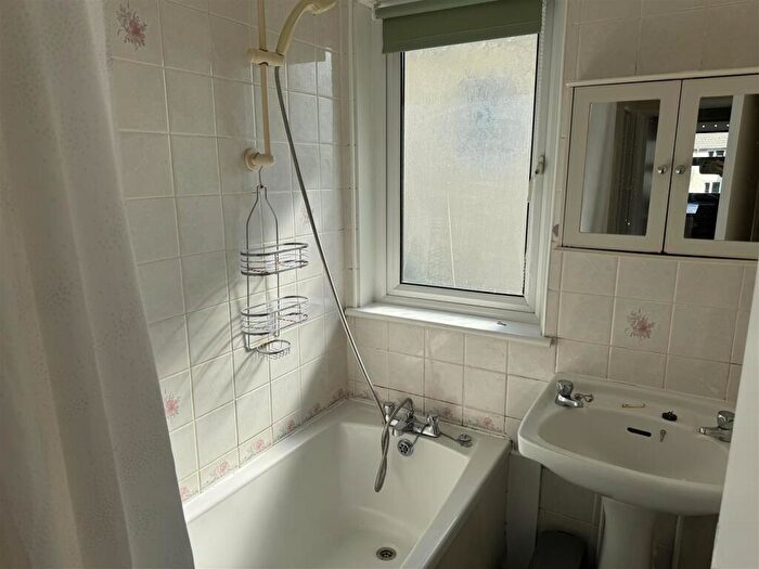 1 Bedroom Flat To Rent In Tregonissey Road, St. Austell, PL25