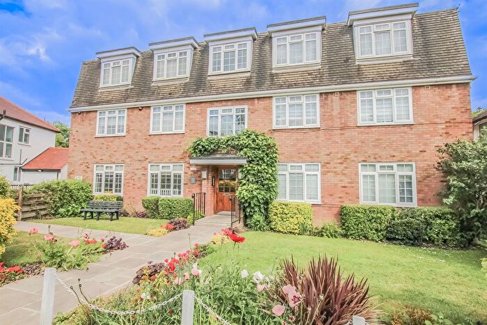 2 Bedroom Flat To Rent In Garfield Court, Holmbrook Drive, Hendon, NW4