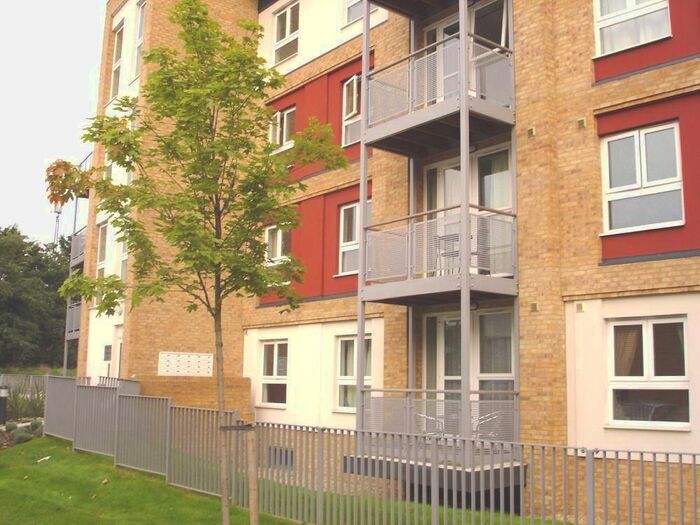 2 Bedroom Flat To Rent In Langhorn Drive, Twickenham TW2