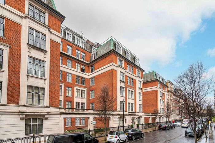 2 Bedroom Flat To Rent In Hallam Street, Marylebone, London, W1W