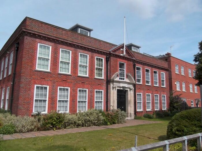 1 Bedroom Flat To Rent In Tudor House, AL10