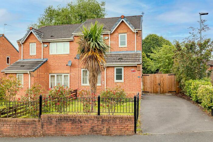 3 Bedroom Semi-Detached House To Rent In Everside Drive, Manchester, M8