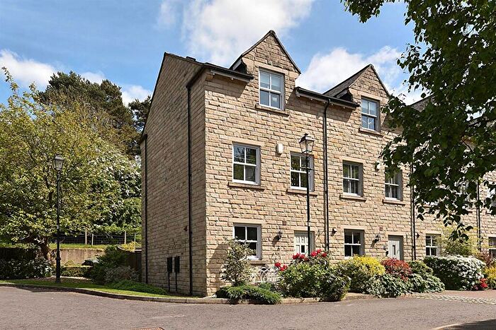 3 Bedroom End Of Terrace House For Sale In Jacksons Close, Kerridge, SK10