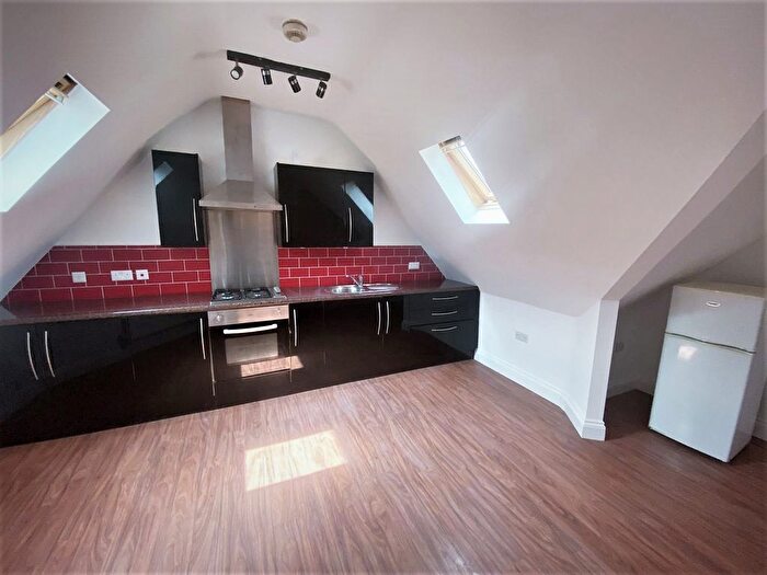 1 Bedroom Flat To Rent In A Malden Road, Worcester Park, Surrey, KT4