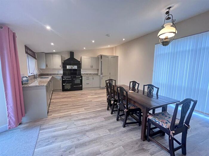 3 Bedroom Semi-Detached House To Rent In Fosse Way, Ilchester, BA22