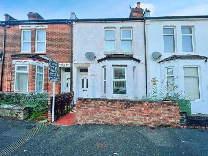 3 Bedroom Terraced House For Sale In Grove Road, Southampton, SO15