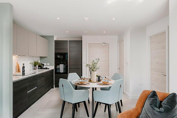 2 Bedroom Apartment To Rent In Rochdale Road, Manchester, Greater Manchester, M4