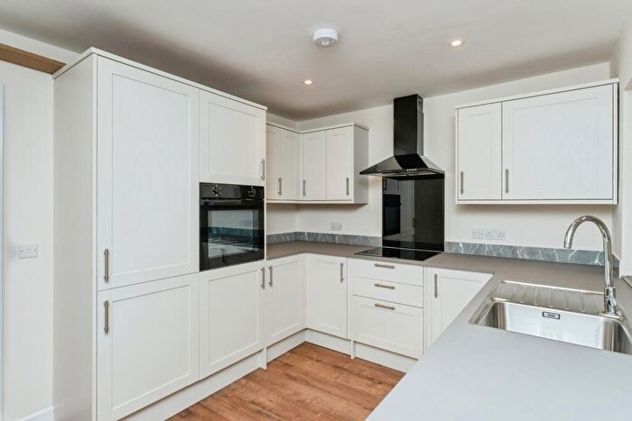 4 Bedroom Flat To Rent In Coverton Road, London, SW17