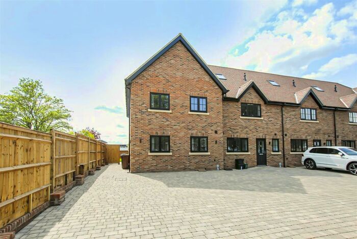 5 Bedroom End Of Terrace House To Rent In Mandeville Mews, Mandeville Drive, St. Albans, AL1