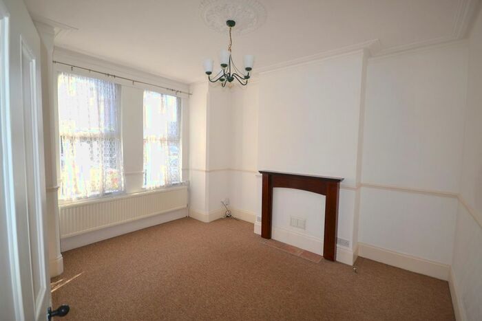 2 Bedroom Flat To Rent In Murray Road, Ealing, London, W5