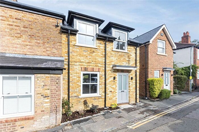 1 Bedroom End Of Terrace House To Rent In Cross Road, Weybridge, KT13