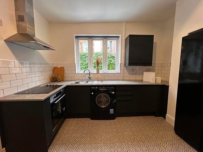 6 Bedroom Detached House To Rent In Dunlop Avenue, Nottingham, NG7