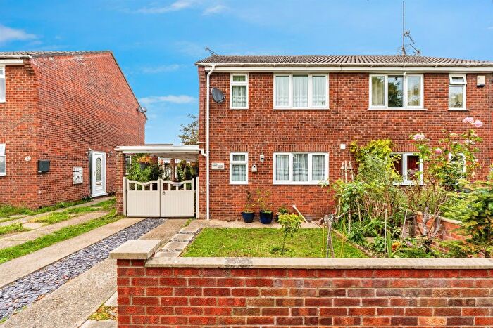 3 Bedroom Semi-detached House For Sale In Harwood Avenue, Thetford, IP24