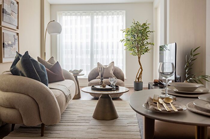 1 Bedroom Flat For Sale In Portobello Road, London, W10