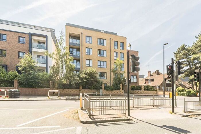 3 Bedroom Flat To Rent In London Road, Isleworth, TW7