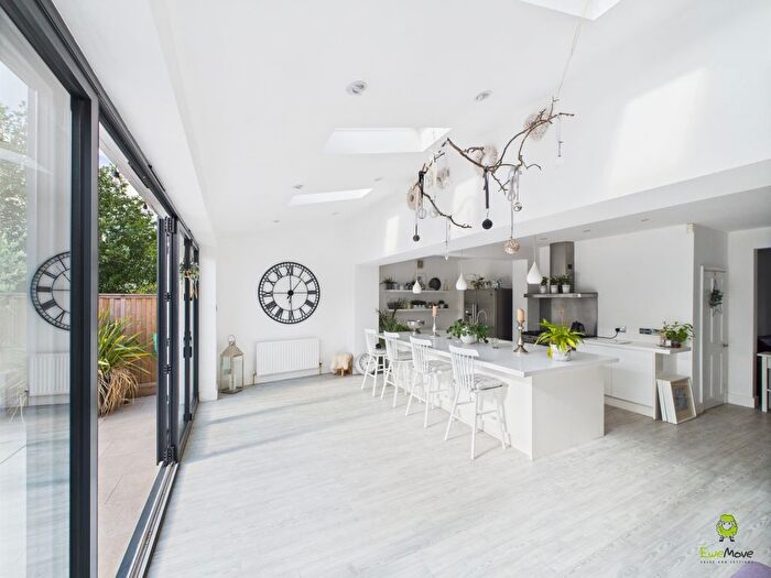 4 Bedroom Terraced House For Sale In Hill View Drive, Welling, Kent, DA16