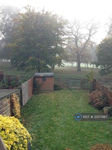 3 Bedroom Semi-Detached House To Rent In Norwood Park Road, London, SE27