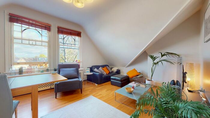 2 Bedroom Flat To Rent In Bedford Hill, SW12