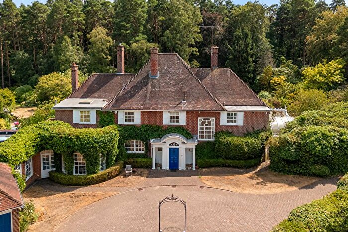 6 Bedroom Detached House For Sale In Hatton Hill, Windlesham, GU20