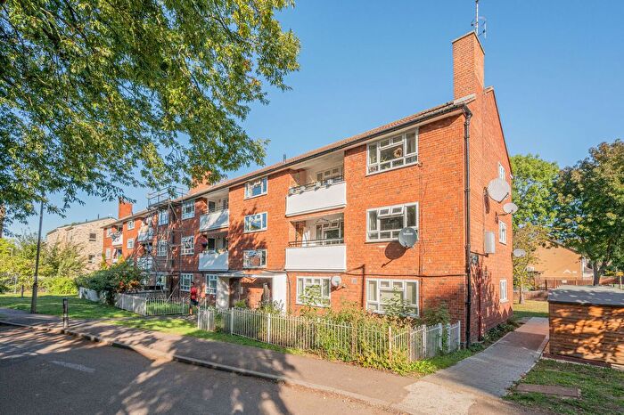 3 Bedroom Flat For Sale In Aldrington Road, Streatham Park, London, SW16