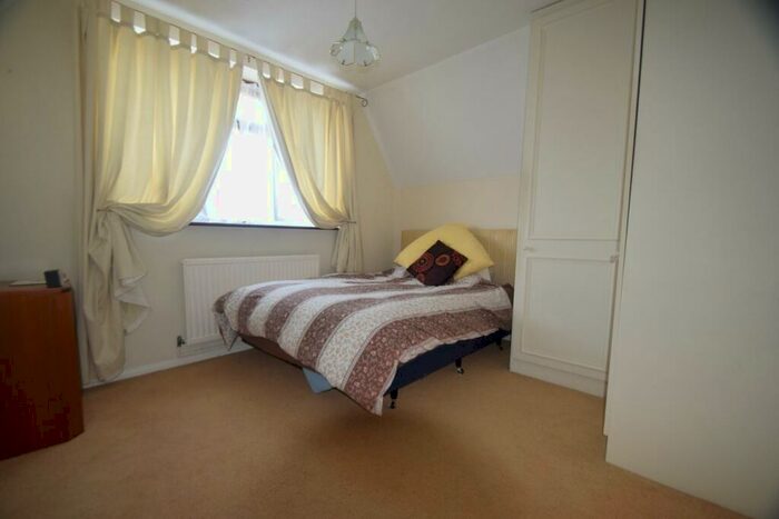 3 Bedroom Chalet For Sale In Norman Close, Wigmore, Gillingham, ME8